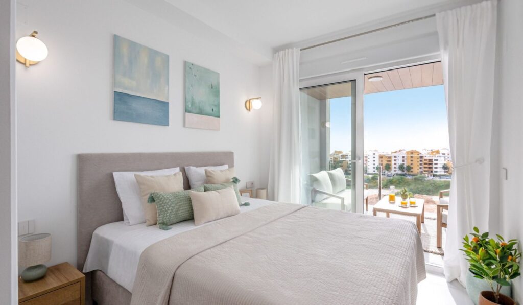 Brisa Azul Punta Prima — Double bedroom with terrace access