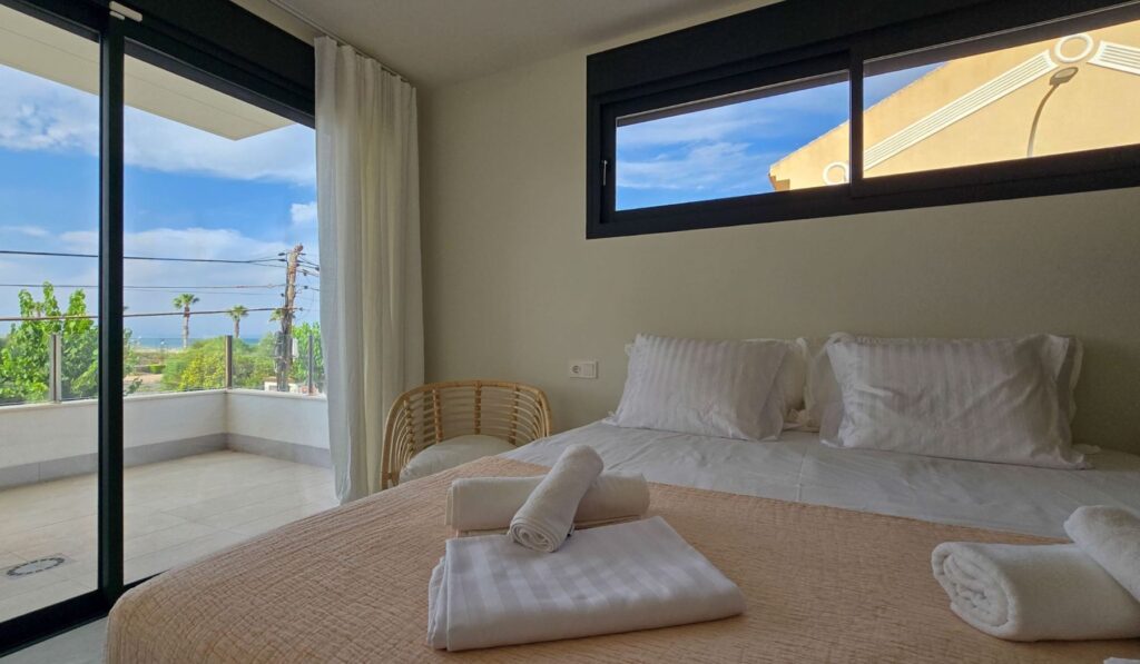 Villa Antonio, El Mojón — Double bedroom with terrace and sea view