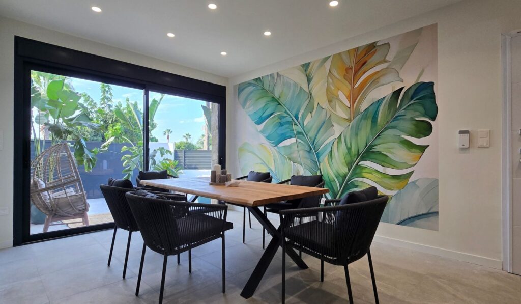 Villa Antonio, El Mojón — Dining area with designer mural